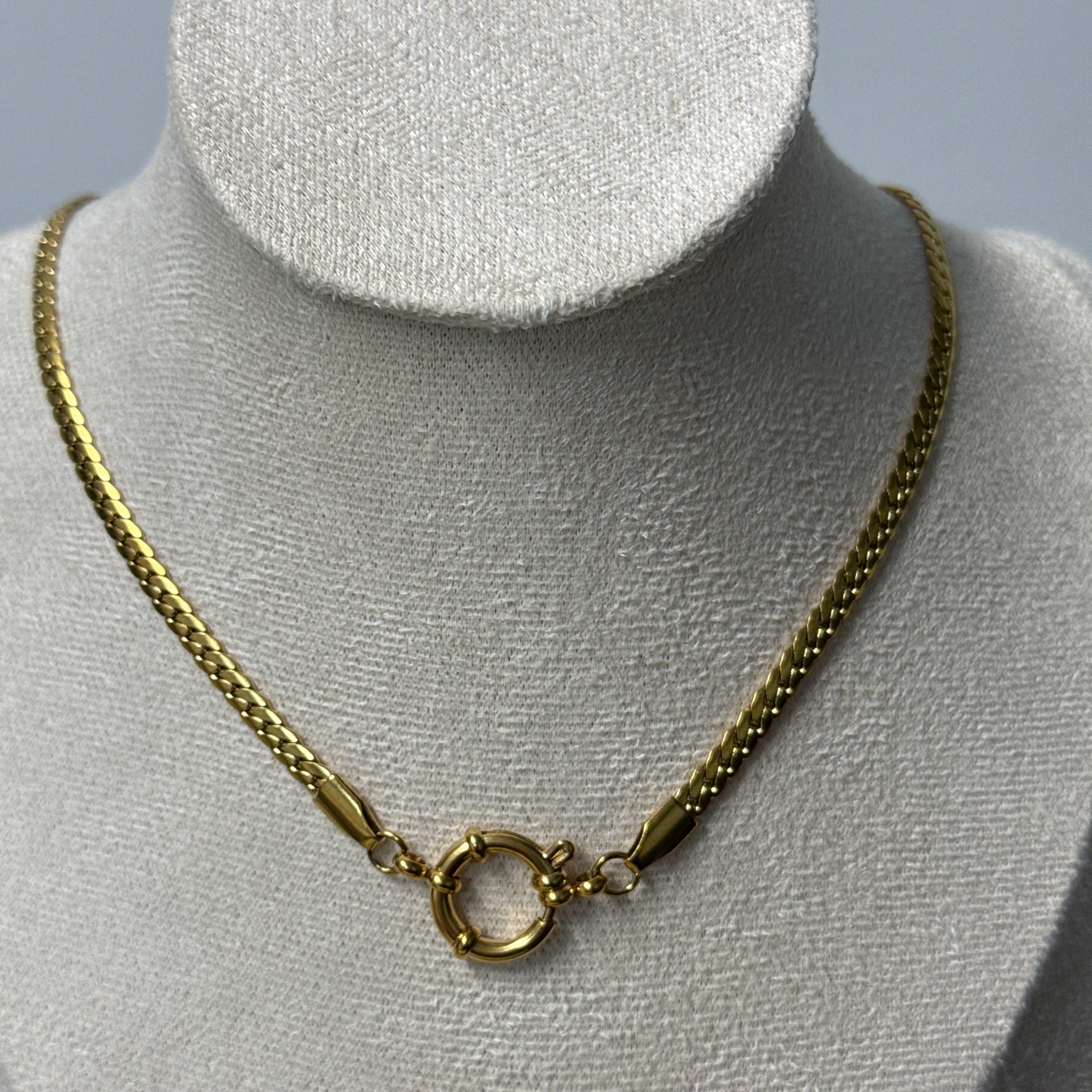 Calla Necklace with O Clasp (Gold)