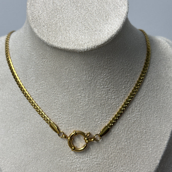Calla Necklace with O Clasp (Gold)