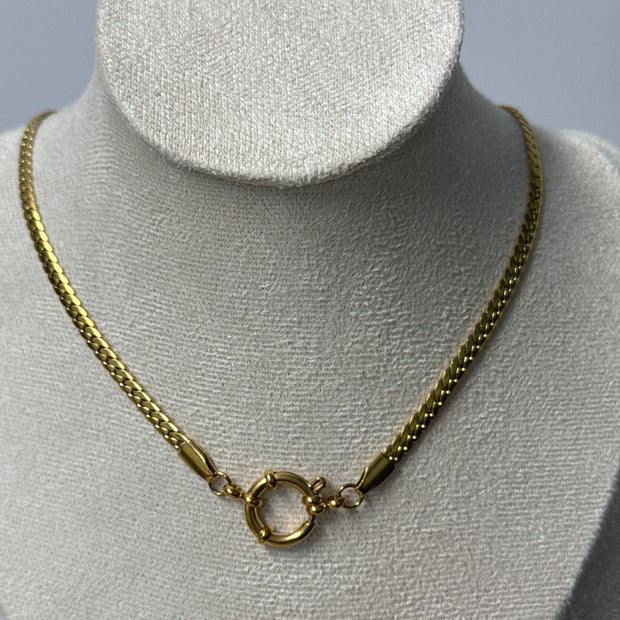 Calla Necklace with O Clasp (Gold)