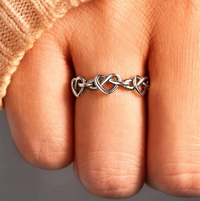 Pretzel Heart-Shaped Ring (Silver)